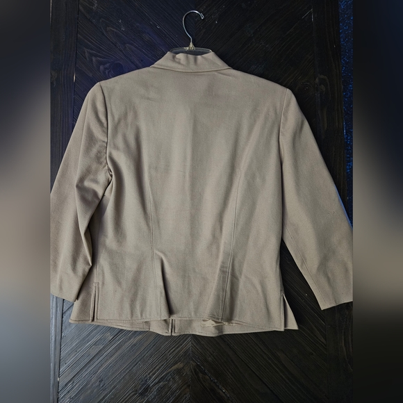 Blazer - Picture 3 of 5